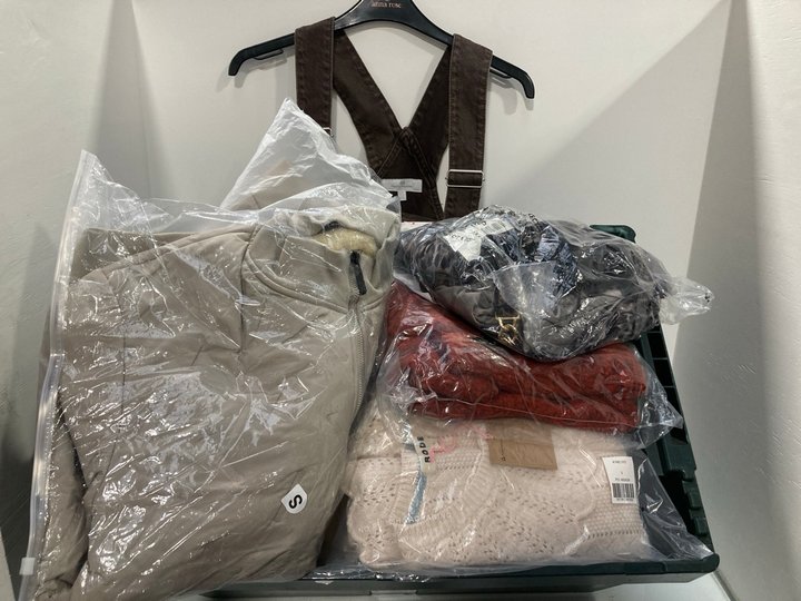 Lot 604  
            Marchington SR13 - Parcel Delivery Only 

                
QTY OF ASSORTED WOMENS CLOTHING IN VARIOUS SIZES TO INCLUDE BODEN KNITTED JUMPER ...