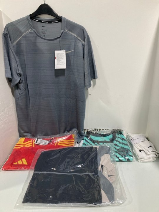 Lot 609  
            Marchington SR13 - Parcel Delivery Only 

                
5 X ASSORTED MENS CLOTHING IN VARIOUS SIZES TO INCLUDE NIKE SHORT SLEEVE TEE IN G...