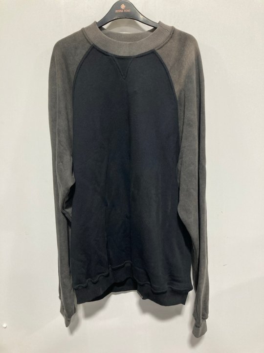 Lot 610  
            Marchington SR13 - Parcel Delivery Only 

                
BLANKS REPRESENT RAGLAN SWEATER IN JET BLACK - UK SIZE: XL: LOCATION - B7