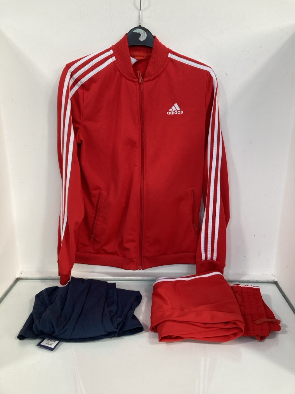 Lot 613  
            Marchington SR13 - Parcel Delivery Only 

                
ADIDAS FULL ZIP JACKET AND TRACKSUIT BOTTOMS IN RED UK SIZE 8-10 TO INCLUDE POLO ...