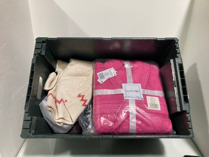 Lot 615  
            Marchington SR13 - Parcel Delivery Only 

                
QTY OF ASSORTED WOMENS CLOTHING IN VARIOUS SIZES TO INCLUDE NEW LOOK CO-ORD CHECK...