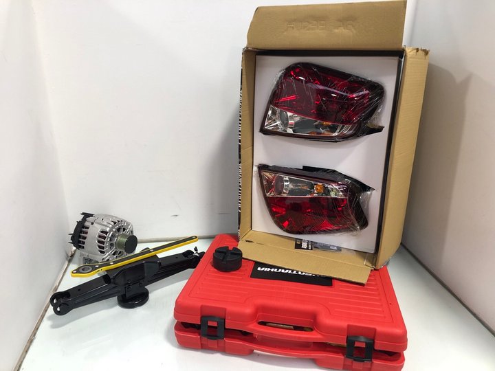 Lot 61  
            Marchington SR13 - Parcel Delivery Only 

                
5 X HARDWARE ITEMS TO INCLUDE MANUAL 2.5T SCISSOR JACK: LOCATION - D14