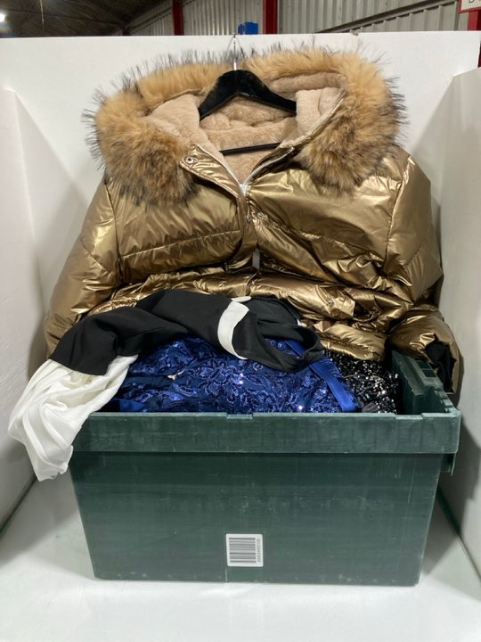 Lot 626  
            Marchington SR13 - Parcel Delivery Only 

                
QTY OF ASSORTED WOMENS CLOTHING IN VARIOUS SIZES TO INCLUDE JESSICA BARA BLACK / ...