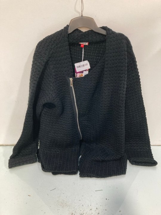 Lot 630  
            Marchington SR13 - Parcel Delivery Only 

                
JOE BROWNS LADIES CARDIGAN IN BLACK-UK SIZE 16/18: LOCATION - B8