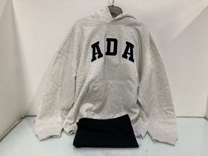 Lot 632  
            Marchington SR13 - Parcel Delivery Only 

                
ADANOLA LADIES ADA OVERSIZE HOODIE IN LIGHT GREY-UK SIZE M TO INCLUDE ADANOLA SHO...