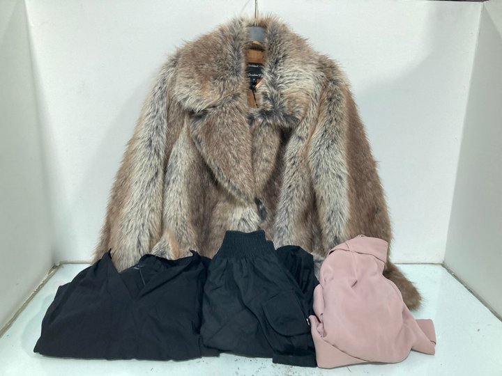 Lot 639  
            Marchington SR13 - Parcel Delivery Only 

                
4 X ASSORTED RIVER ISLAND LADIES CLOTHING IN UK SIZE 14 TO INCLUDE BELTED MIDI DR...