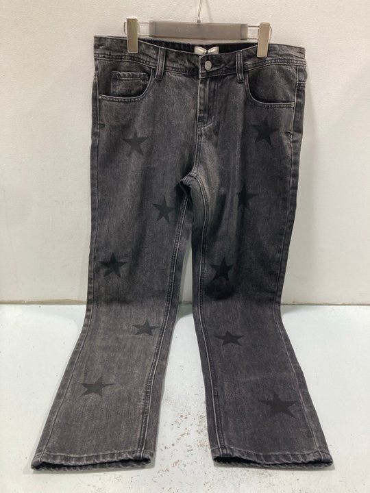 Lot 650  
            Marchington SR13 - Parcel Delivery Only 

                
HUSH STAR PRINT BOYFRIEND JEANS IN BLACK-UK SIZE 10-ORIGINAL RRP £75.00: LOCATION...