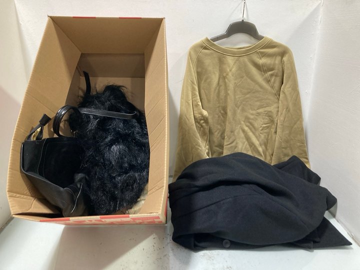 Lot 666  
            Marchington SR13 - Parcel Delivery Only 

                
QTY OF ASSORTED LADIES CLOTHING IN UK SIZE 18 TO INCLUDE J.D WILLIAMS SWEATSHIRT ...