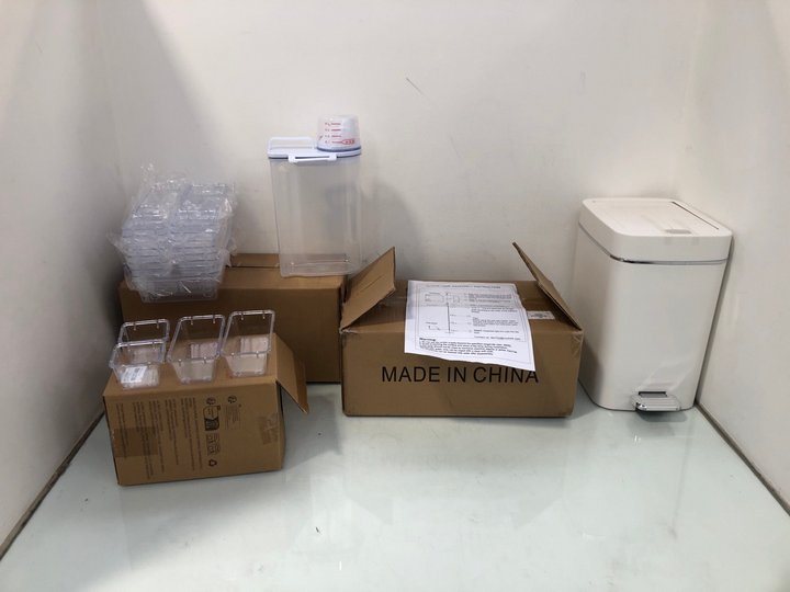 Lot 67  
            Marchington SR13 - Parcel Delivery Only 

                
QTY OF HOUSEHOLD ITEMS TO INCLUDE DRY FOOD CONTAINERS: LOCATION - D15