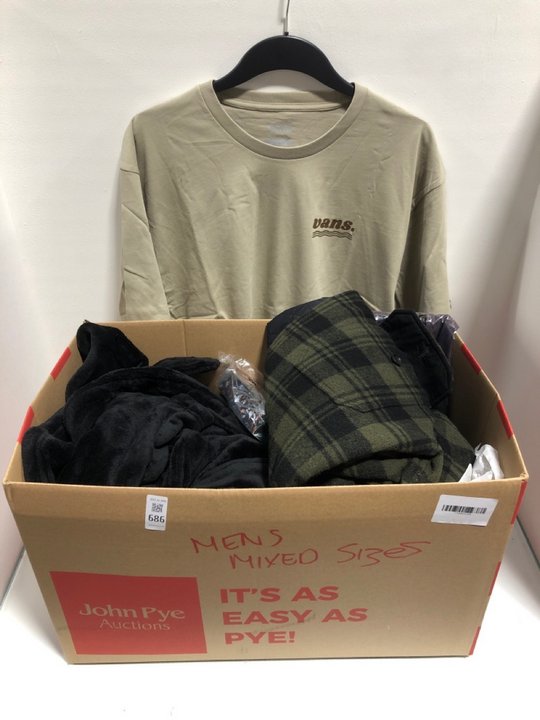 Lot 686  
            Marchington SR13 - Parcel Delivery Only 

                
QTY OF ASSORTED MENS CLOTHING IN VARIOUS SIZES TO INCLUDE VANS WELLNESS SHORT SLE...