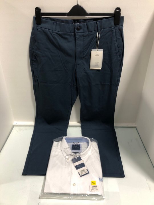 Lot 693  
            Marchington SR13 - Parcel Delivery Only 

                
EVERLANE MENS TROUSERS IN MIDNIGHT NAVY-UK SIZE 34" TO INCLUDE CREW COMPANY MENS ...