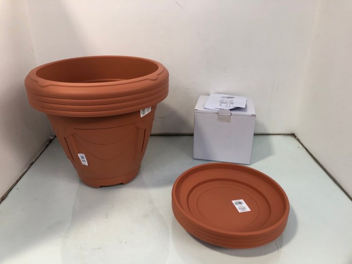 Lot 69  
            Marchington SR13 - Parcel Delivery Only 

                
4 X LARGE PLANTERS IN TERRACOTTA WITH BASES TO INCLUDE PNEAUMATIC WASTE PIPE: LOC...