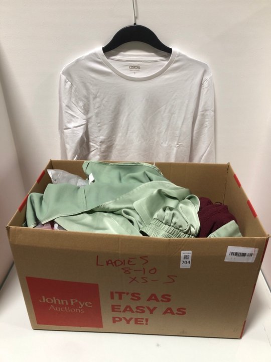 Lot 704  
            Marchington SR13 - Parcel Delivery Only 

                
QTY OF ASSORTED LADIES CLOTHING IN UK SIZES 8-10 TO INCLUDE PAIR OF SATEEN FEEL P...