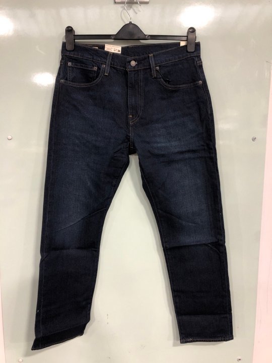 Lot 709  
            Marchington SR13 - Parcel Delivery Only 

                
LEVIS 502 TAPER JEANS -UK SIZE W33/L32"-ORIGINAL RRP £100.00: LOCATION - B12