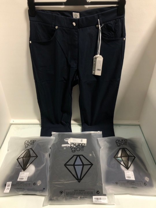 Lot 711  
            Marchington SR13 - Parcel Delivery Only 

                
2 X PAIRS OF PURE GOLD TRUST 2 TROUSERS IN NAVY-UK SIZE 29" TO INCLUDE 2 X PURE G...