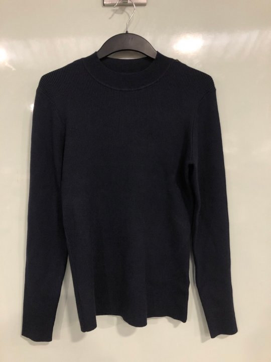 Lot 715  
            Marchington SR13 - Parcel Delivery Only 

                
TED BAKER LONDON EXTRAVAGANT BW JUMPER IN NAVY-SIZE 4-ORIGINAL RRP £110.00: LOCAT...
