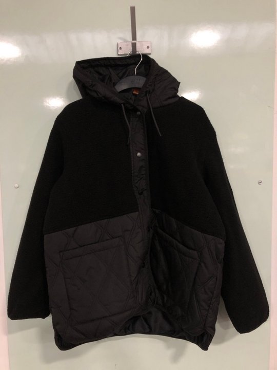 Lot 717  
            Marchington SR13 - Parcel Delivery Only 

                
REGATTA MIKAYLA FLEECE JACKET IN BLACK-UK SIZE 18: LOCATION - B12