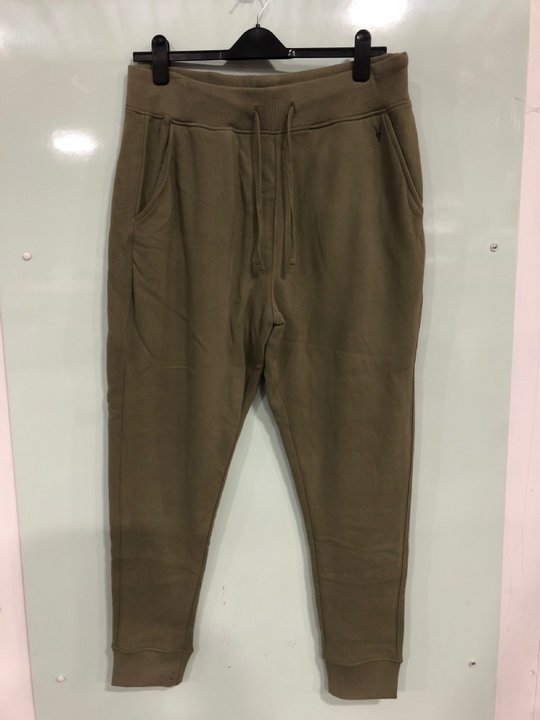 Lot 724  
            Marchington SR13 - Parcel Delivery Only 

                
ALL SAINTS MENS RAVEN SWEATPANTS IN OLIVE GREEN-UK SIZE XXL-ORIGINAL RRP £79.00: ...