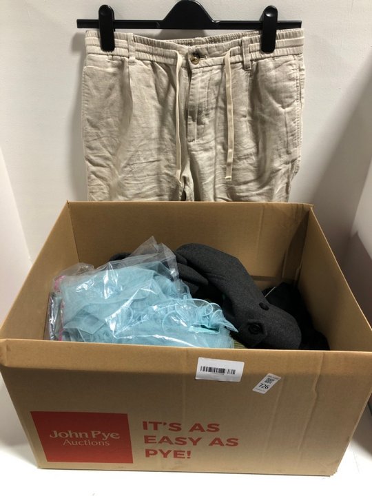 Lot 726  
            Marchington SR13 - Parcel Delivery Only 

                
QTY OF ASSORTED LADIES CLOTHING IN UK SIZES 8-10 TO INCLUDE SLEEVELESS FIT TOP IN...