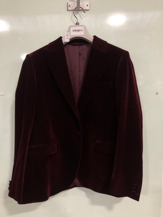 Lot 732  
            Marchington SR13 - Parcel Delivery Only 

                
MOSS MENS SLIM FIT VELVET BLAZER IN PLUM-UK SIZE 46R-ORIGINAL RRP £149.99: LOCATI...
