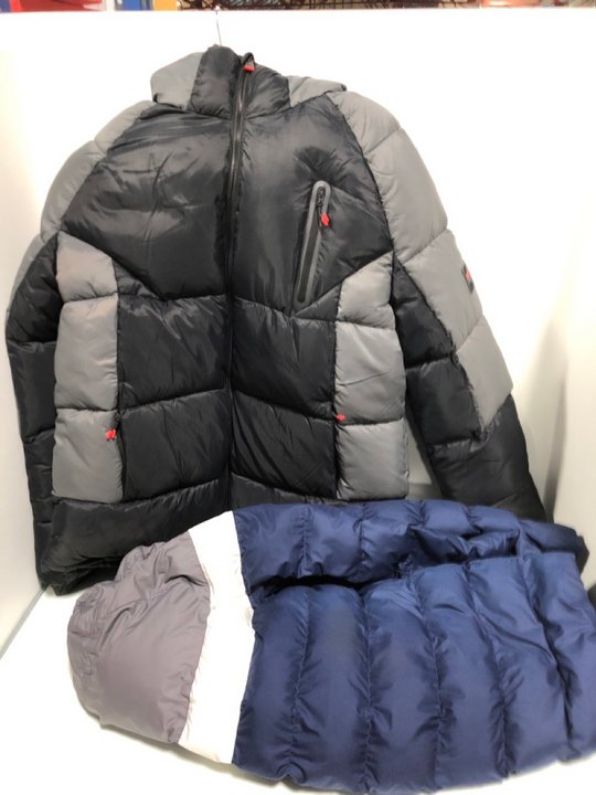 Lot 737  
            Marchington SR13 - Parcel Delivery Only 

                
MCKENZIE TOBA BUBBLE JACKET IN GREY - SIZE UK L TO INCLUDE NIKE FULL ZIP PUFFER C...