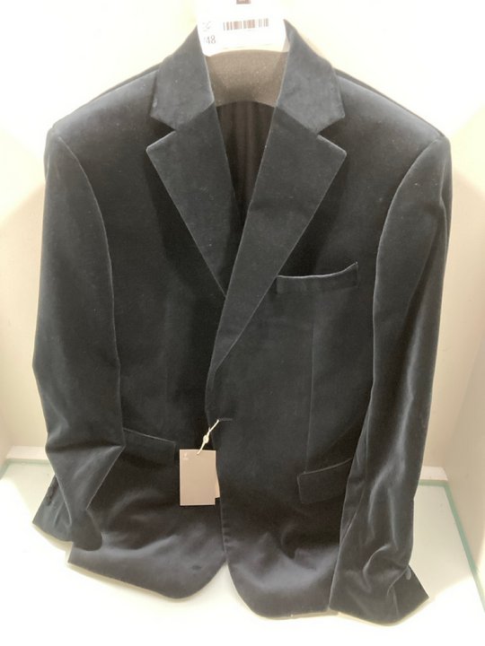 Lot 748  
            Marchington SR13 - Parcel Delivery Only 

                
MOSS MENS SINGLE BREASTED VELVET SUIT JACKET IN BLACK - SIZE UK 44R - ORIGINAL RR...