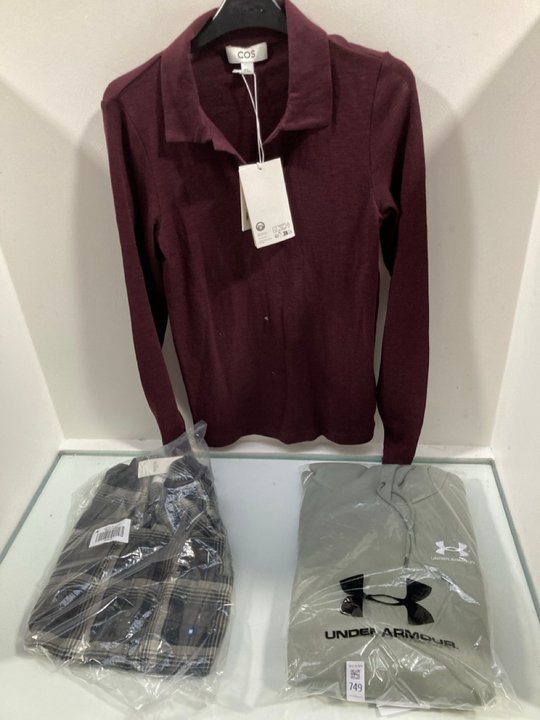 Lot 749  
            Marchington SR13 - Parcel Delivery Only 

                
3 X ASSORTED MENS CLOTHING IN VARIOUS SIZES TO INCLUDE COS L/S POLO SHIRT IN BURG...