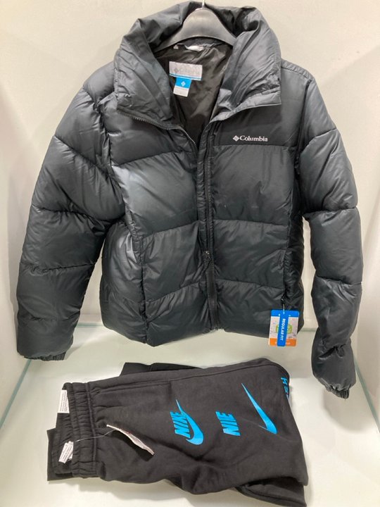 Lot 752  
            Marchington SR13 - Parcel Delivery Only 

                
COLUMBIA MENS PUFFER COAT IN BLACK - SIZE UK M TO INCLUDE NIKE MENS STANDARD FIT ...
