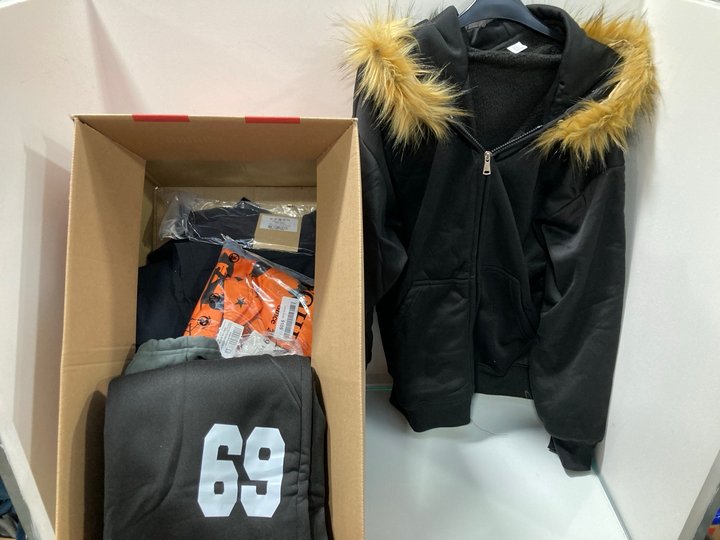 Lot 756  
            Marchington SR13 - Parcel Delivery Only 

                
QTY OF ASSORTED MENS CLOTHING IN VARIOUS SIZES TO INCLUDE PERCIVAL COTTON SOCKS I...