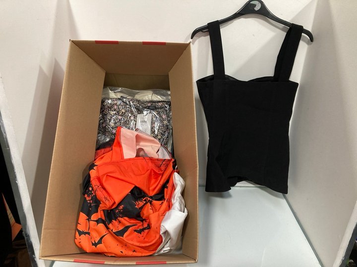 Lot 761  
            Marchington SR13 - Parcel Delivery Only 

                
QTY OF ASSORTED WOMENS CLOTHING IN VARIOUS SIZES TO INCLUDE PRETTY LITTLE THING P...