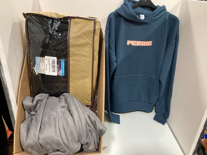 Lot 764  
            Marchington SR13 - Parcel Delivery Only 

                
QTY OF ASSORTED MENS CLOTHING IN VARIOUS SIZES TO INCLUDE WILLONG WATERPROOF JACK...