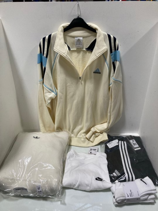 Lot 768  
            Marchington SR13 - Parcel Delivery Only 

                
5 X ASSORTED SPORTSWEAR IN VARIOUS SIZES TO INCLUDE NIKE EVERYDAY DRI-FIT COTTON ...