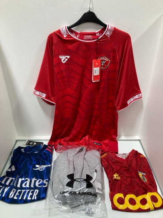 Lot 769  
            Marchington SR13 - Parcel Delivery Only 

                
4 X ASSORTED SPORTSWEAR IN VARIOUS SIZES TO INCLUDE ETERNA MALATTIA PERUGA FOOTBA...