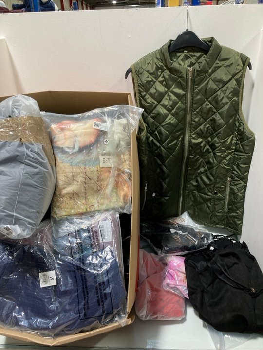 Lot 773  
            Marchington SR13 - Parcel Delivery Only 

                
QTY OF ASSORTED WOMENS CLOTHING - SIZE UK MEDIUM & 12 TO INCLUDE BUTTON UP TASSEL...