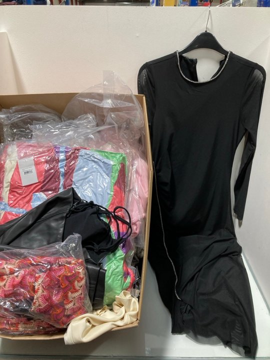 Lot 774  
            Marchington SR13 - Parcel Delivery Only 

                
QTY OF ASSORTED WOMENS CLOTHING - SIZE UK SMALL & 10 TO INCLUDE WHITE FOX TIME PA...