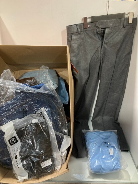 Lot 776  
            Marchington SR13 - Parcel Delivery Only 

                
QTY OF ASSORTED MENS CLOTHING IN VARIOUS SIZES TO INCLUDE S/S POLO SHIRT IN BLUE ...