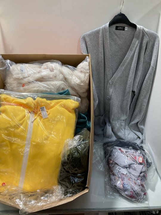 Lot 781  
            Marchington SR13 - Parcel Delivery Only 

                
QTY OF ASSORTED WOMENS CLOTHING - SIZE UK XL+ & 20+ TO INCLUDE JBC COLLECTION L/S...