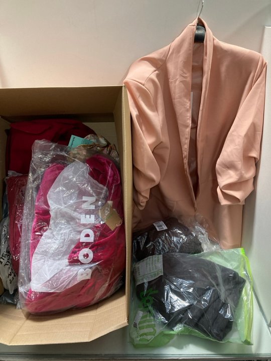 Lot 782  
            Marchington SR13 - Parcel Delivery Only 

                
QTY OF ASSORTED WOMENS CLOTHING - SIZE UK X-LARGE, 16 & 18 TO INCLUDE NEW COLLECT...