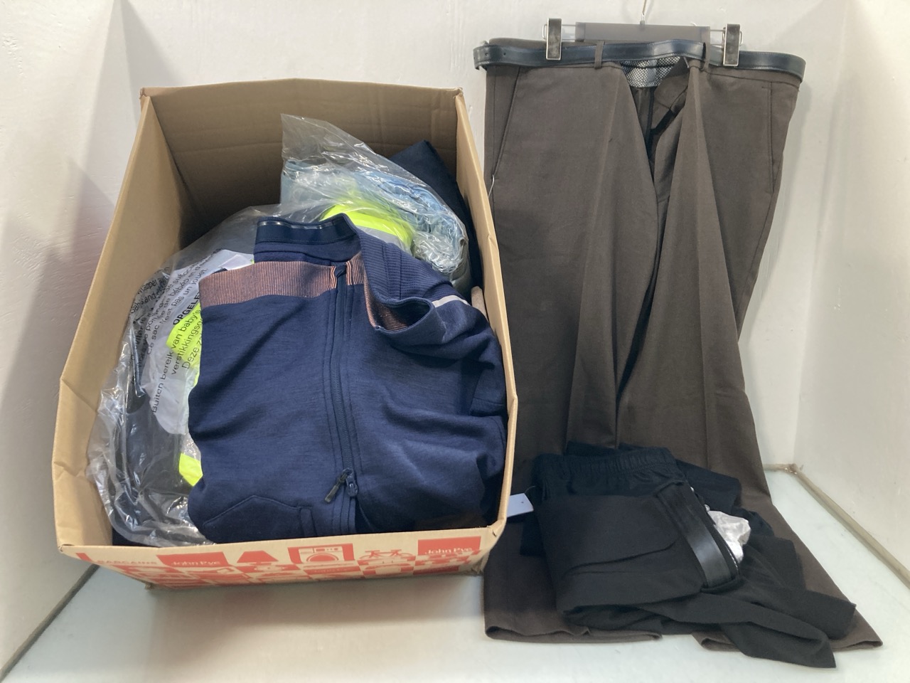 Lot 783  
            Marchington SR13 - Parcel Delivery Only 

                
QTY OF ASSORTED MENS CLOTHING IN VARIOUS SIZES TO INCLUDE TRIBAN FULL ZIP JACKET ...