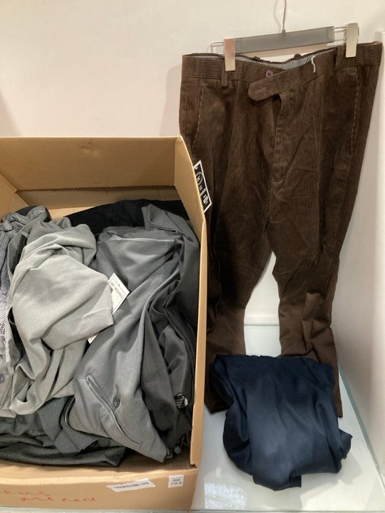 Lot 784  
            Marchington SR13 - Parcel Delivery Only 

                
QTY OF ASSORTED MENS CLOTHING IN VARIOUS SIZES TO INCLUDE JBC WEAVES REGULAR FIT ...
