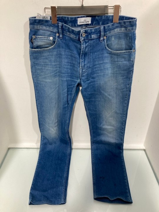 Lot 788  
            Marchington SR13 - Parcel Delivery Only 

                
STONE ISLAND TYPE: SK DENIM JEANS IN BLUE - SIZE UK 32W 34L: LOCATION - B16