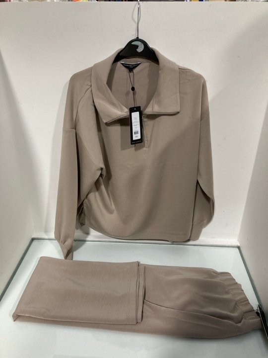 Lot 789  
            Marchington SR13 - Parcel Delivery Only 

                
FRENCH CONNECTION WOMENS WREN HALF ZIP SWEATER & WREN WIDE LEG TROUSERS SET IN WA...