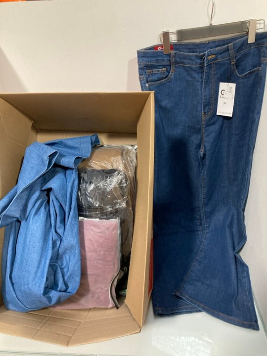 Lot 794  
            Marchington SR13 - Parcel Delivery Only 

                
QTY OF ASSORTED WOMENS CLOTHING - SIZE UK LARGE & 14 TO INCLUDE NEW COLLECTION WI...