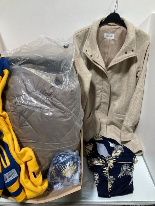 Lot 797  
            Marchington SR13 - Parcel Delivery Only 

                
QTY OF ASSORTED WOMENS CLOTHING - SIZE UK SMALL & 10 TO INCLUDE CHELSEA PEERS ZEB...