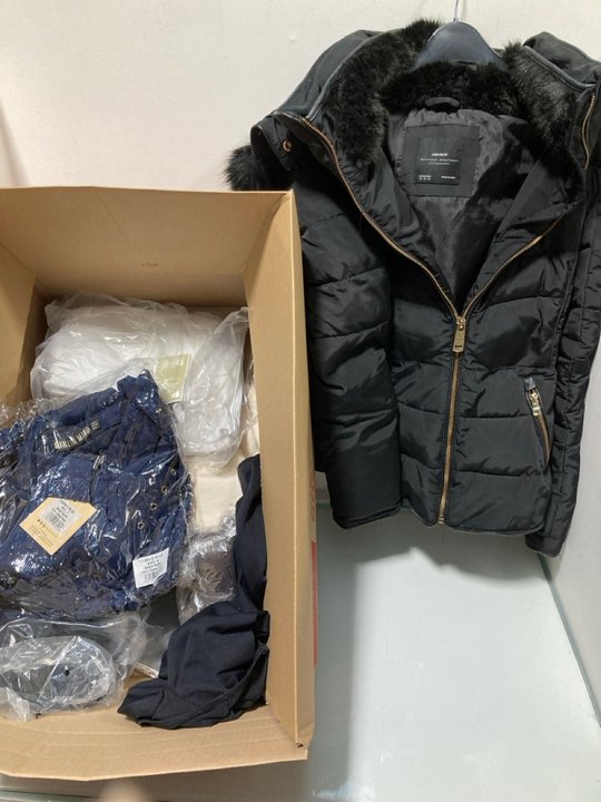 Lot 798  
            Marchington SR13 - Parcel Delivery Only 

                
QTY OF ASSORTED WOMENS CLOTHING - SIZE UK X-SMALL, 6 & 8 TO INCLUDE GIRL IN MIND ...