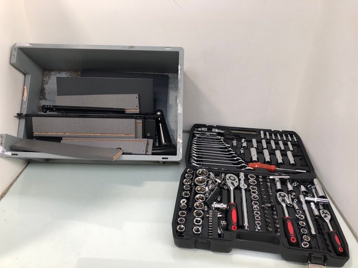 Lot 80  
            Marchington SR13 - Parcel Delivery Only 

                
QTY OF HARDWARE ITEMS TO INCLUDE 216PCS TOOL SET: LOCATION - D15