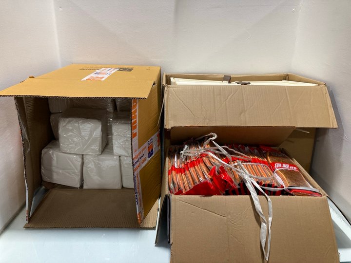 Lot 81  
            Marchington SR13 - Parcel Delivery Only 

                
3 X HOUSEHOLD ITEMS TO INCLUDE 5 TIER SHOE RACK: LOCATION - D15