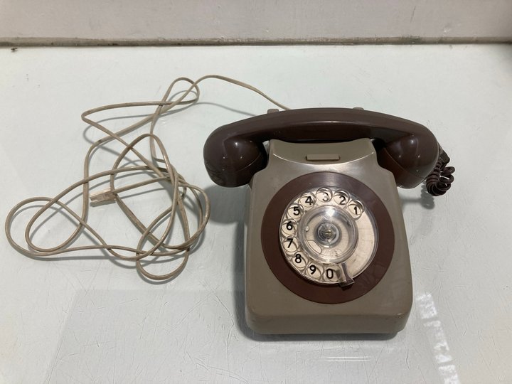 Lot 847  
            Marchington SR13 - Parcel Delivery Only 

                
A VINTAGE 1960S TELEPHONE: LOCATION - D3