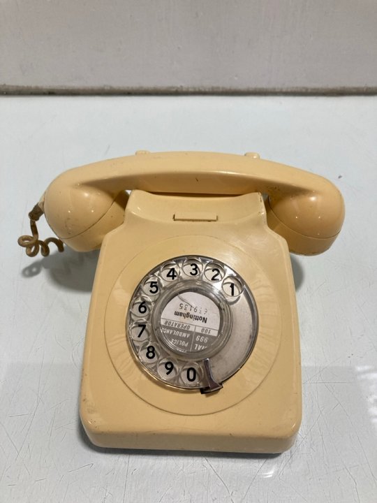 Lot 848  
            Marchington SR13 - Parcel Delivery Only 

                
A VINTAGE 1960S TELEPHONE: LOCATION - D3