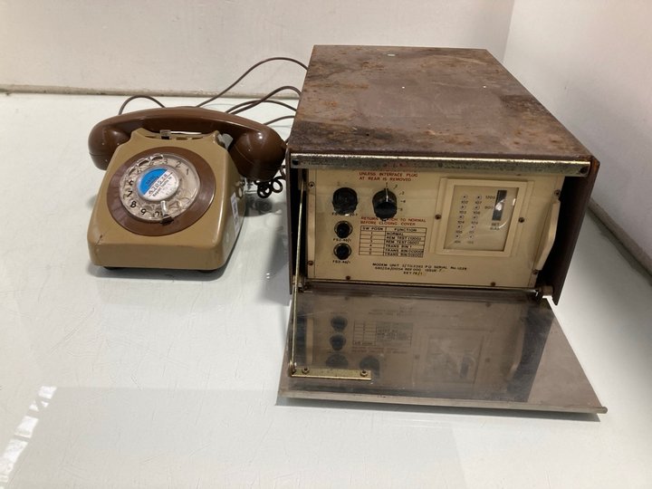 Lot 849  
            Marchington SR13 - Parcel Delivery Only 

                
A VINTAGE TELEPHONE JUNCTION BOX TO INCLUDE A VINTAGE 1960S TELEPHONE: LOCATION - D3